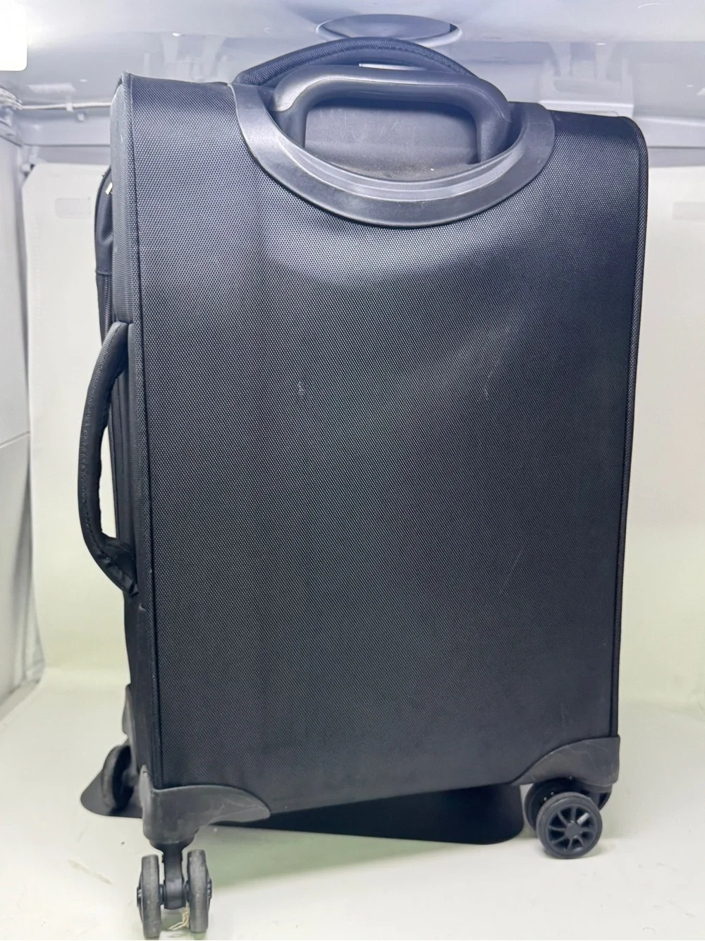 LUCAS LIGHTWEIGHT CARRY ON LUGGAGE SPINNER WHEELS 22in
